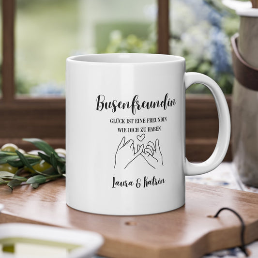 Personalisierte weiße Tasse mit Spruch "Busenfreundin - Glück ist eine Freundin wie dich zu haben" Namen und Hände kreuzen kleinen Finger - von MorgenMood 